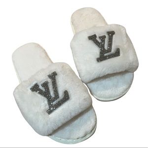 LV womens fuzzy slippers